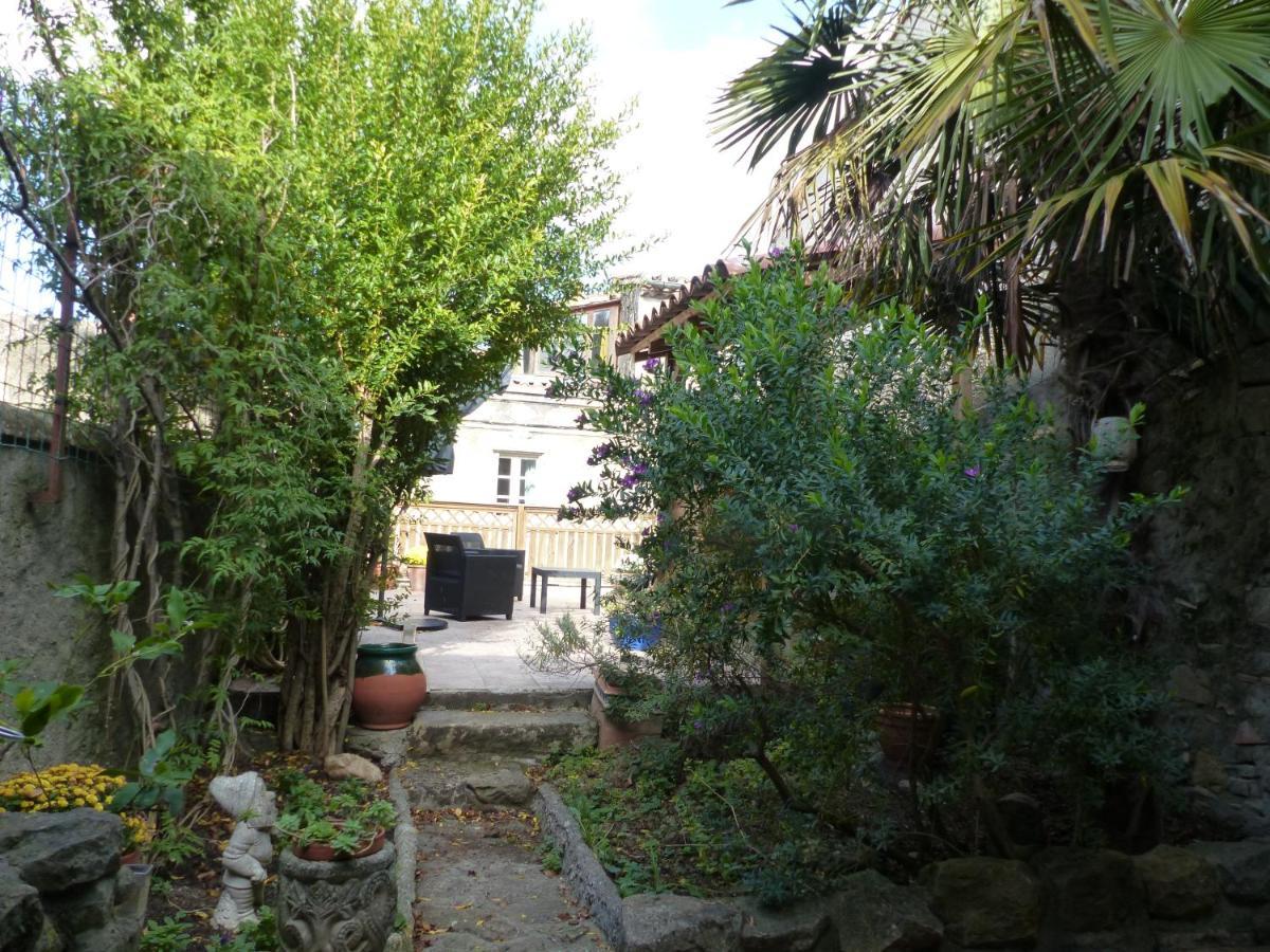 Maison Des Remparts Nichee Sous La Cite Carcassonne Exterior foto